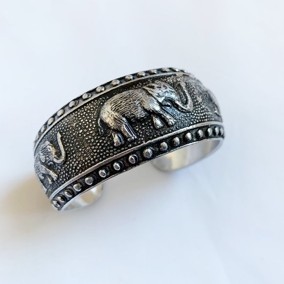 VINTAGE | SILVER ELEPHANT BANGLE - Picture 1 of 6